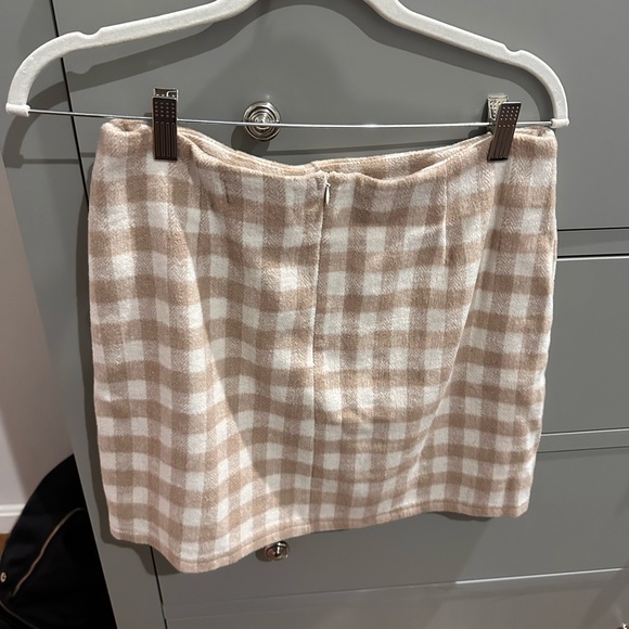 Em and Elle adorable cream and white plaid skirt in EUC - Picture 2 of 3